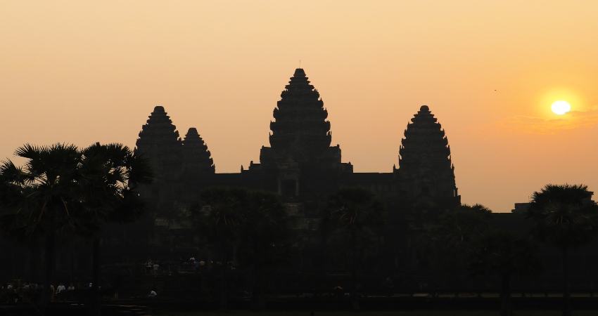 Siem Reap Explorere 1.5 days Angkor Wat Sunrise & Tonle Sap Lake - Small Group