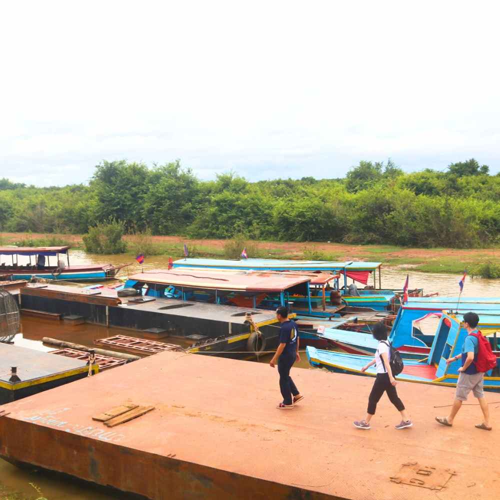 Agricultural Activities – Observe traditional countryside activities, including rice planting, cricket catching, fish smoking, and fish paste making.