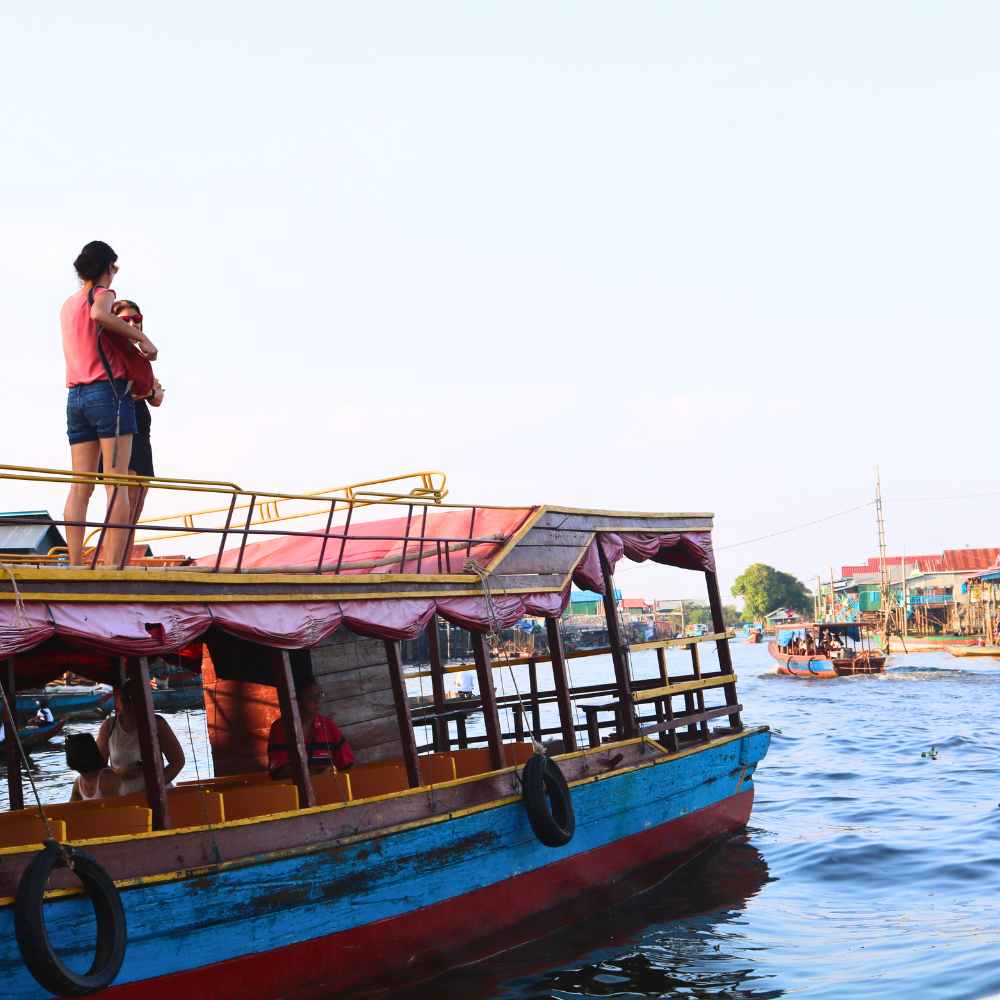 Kampong Phluk – Visit this atmospheric fishing village with houses built on stilts, showcasing traditional Cambodian lake life.