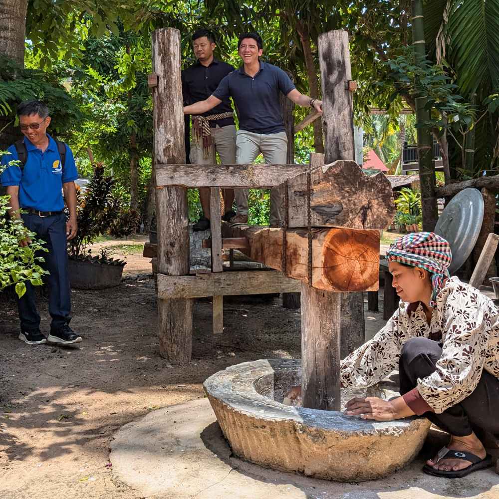 Hands-on cooking experience – Prepare rice noodles, create a traditional sauce, and assemble the final dish.