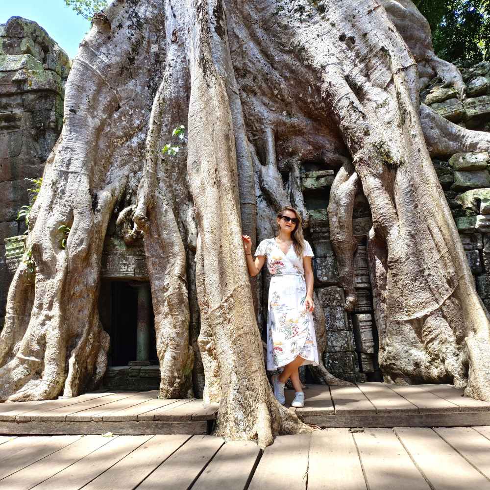 Lunch at a Local Restaurant – Savor Cambodian cuisine at a nearby restaurant.