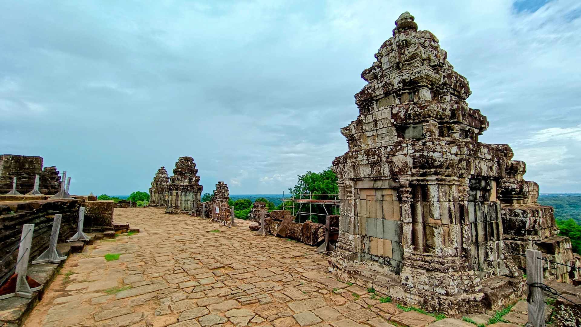 Phnom Bakheng Temple Sunset - This Temple Sunset Has Tourists Racing Up a Hill Before 5PM—Here's Why!
