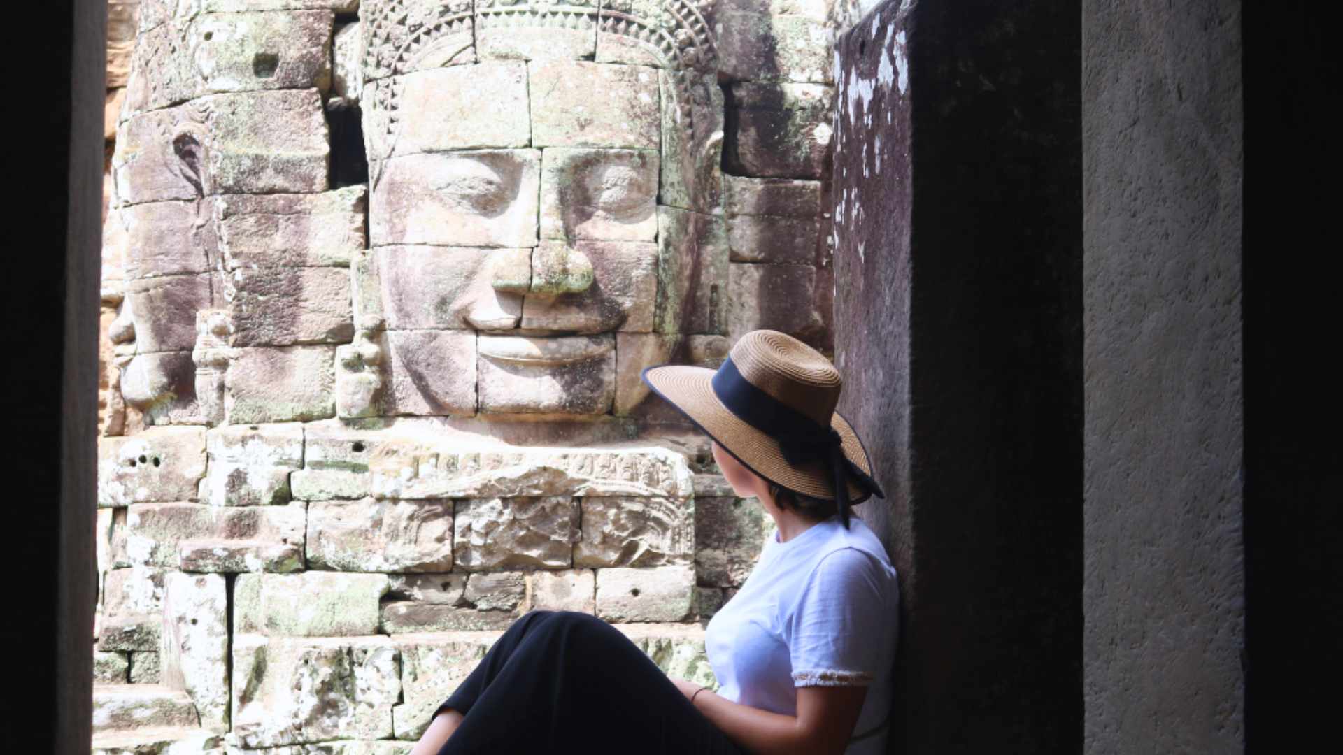 Which Temples Are Included in the SmallMiniLarge Circuit Tour