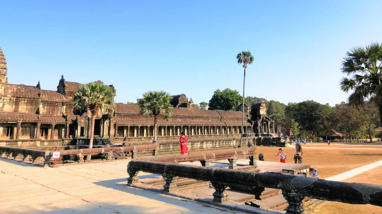 Early Bird Angkor Sunrise - Hotel pickup. Zero planning. Sunrise at the front row